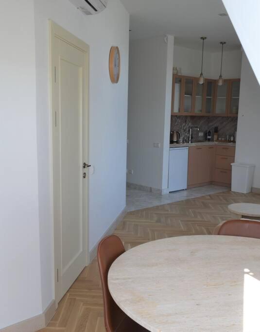 Luxury Apartment With A Balcony And View In Riga Old Town Esterno foto