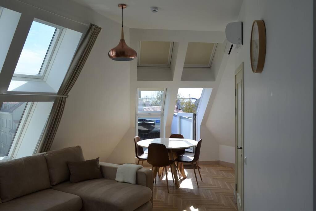 Luxury Apartment With A Balcony And View In Riga Old Town Esterno foto