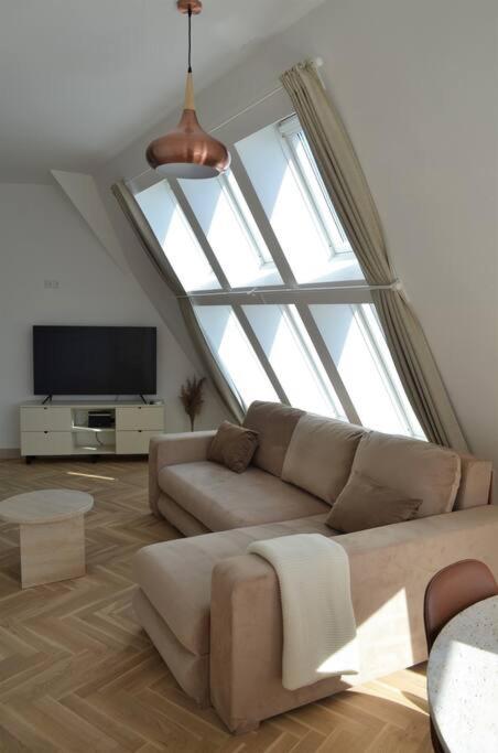 Luxury Apartment With A Balcony And View In Riga Old Town Esterno foto