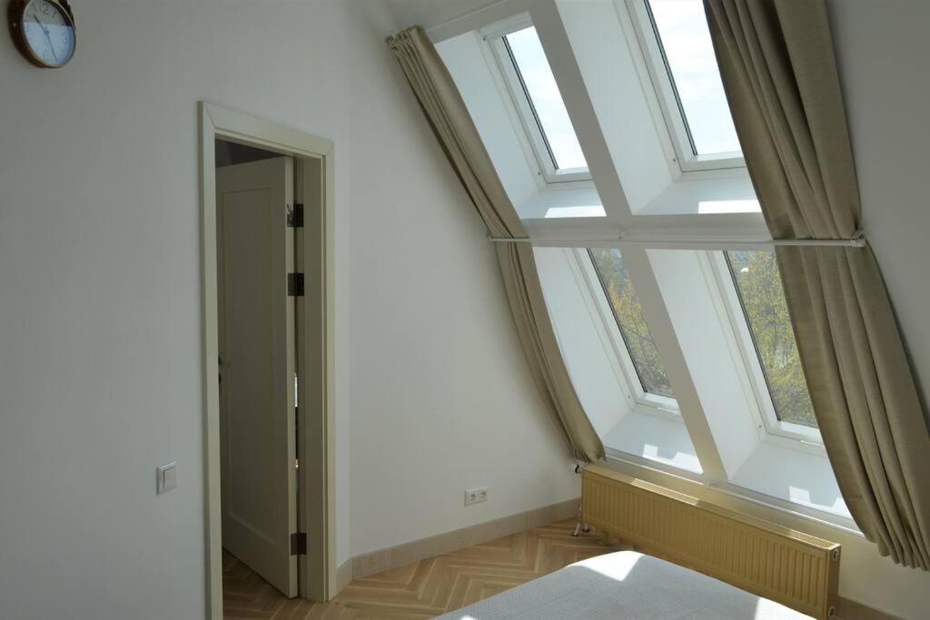 Luxury Apartment With A Balcony And View In Riga Old Town Esterno foto