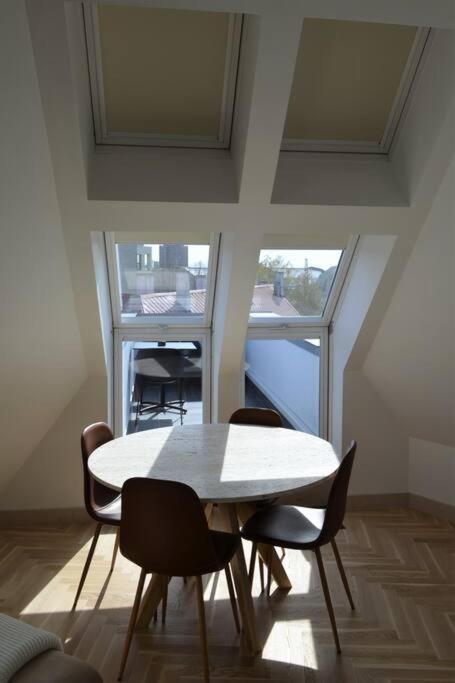 Luxury Apartment With A Balcony And View In Riga Old Town Esterno foto