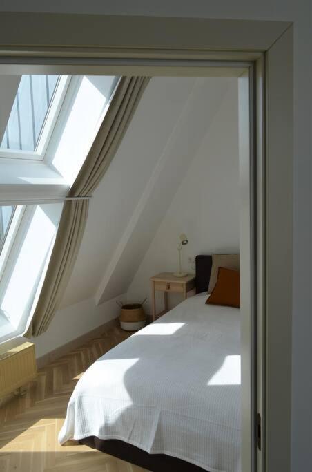 Luxury Apartment With A Balcony And View In Riga Old Town Esterno foto